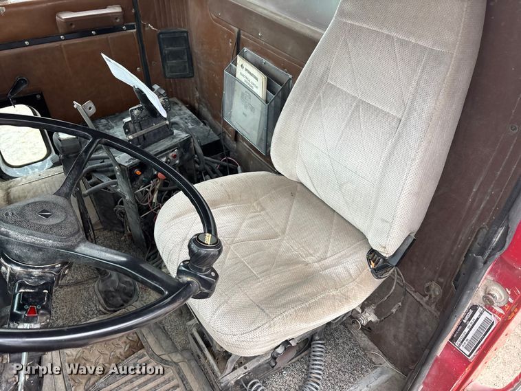 image for item EA4502 1988 International F-5000 spreader truck