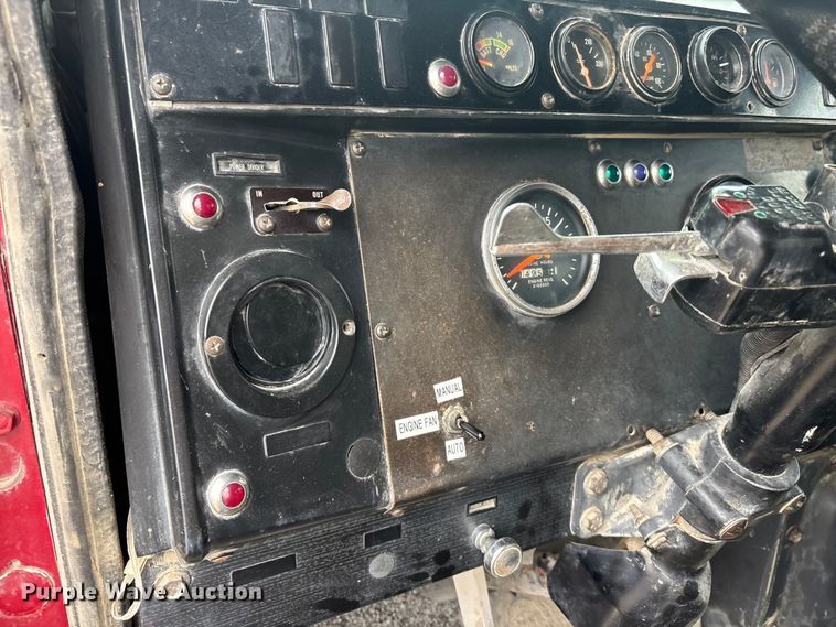 image for item EA4502 1988 International F-5000 spreader truck