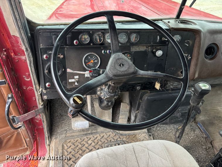 image for item EA4502 1988 International F-5000 spreader truck