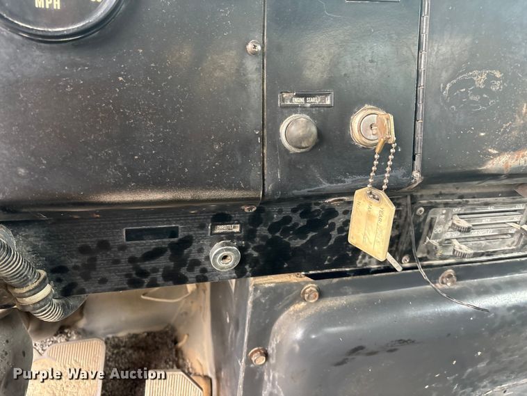 image for item EA4502 1988 International F-5000 spreader truck