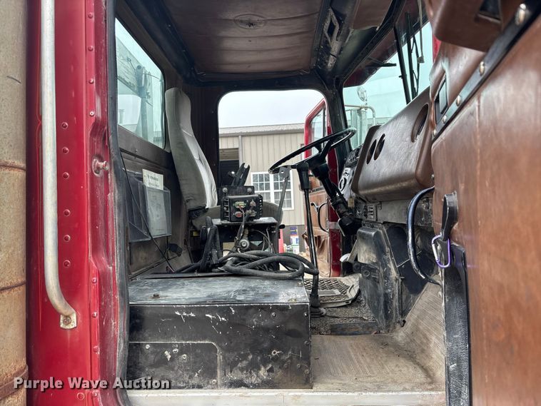 image for item EA4502 1988 International F-5000 spreader truck