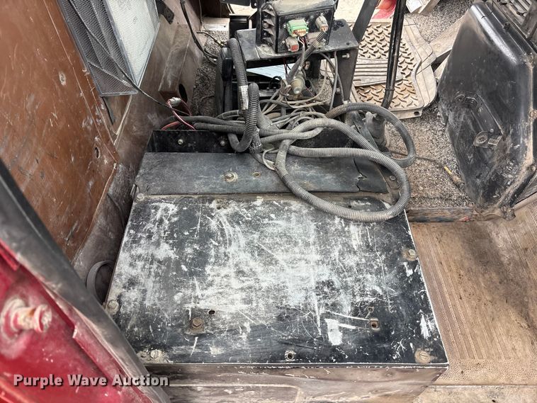 image for item EA4502 1988 International F-5000 spreader truck