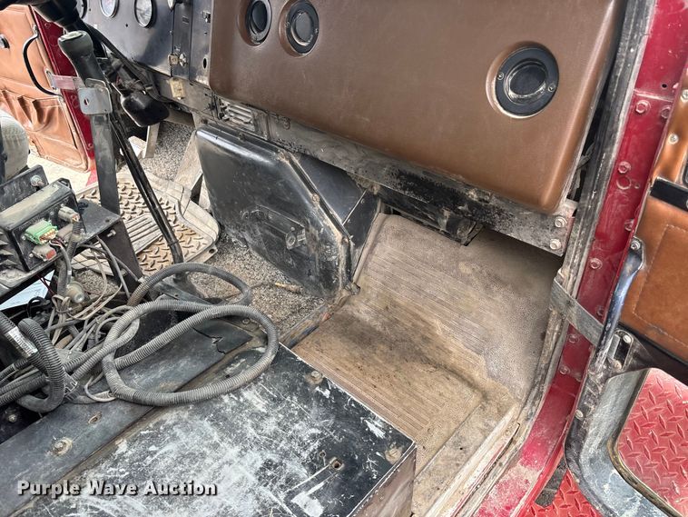 image for item EA4502 1988 International F-5000 spreader truck