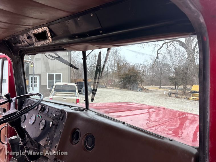 image for item EA4502 1988 International F-5000 spreader truck