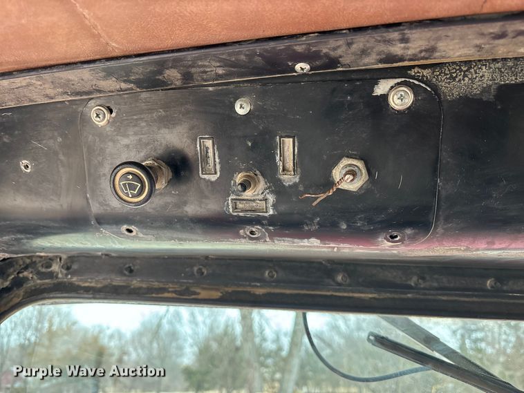 image for item EA4502 1988 International F-5000 spreader truck