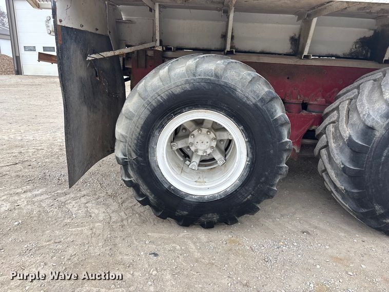 image for item EA4502 1988 International F-5000 spreader truck