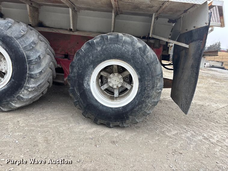 image for item EA4502 1988 International F-5000 spreader truck