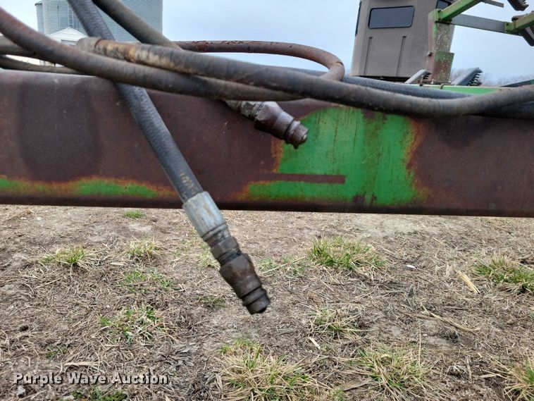 image for item EE0900 1993 John Deere 960 field cultivator