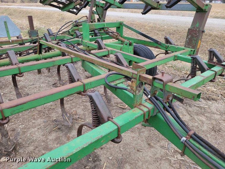 image for item EE0900 1993 John Deere 960 field cultivator