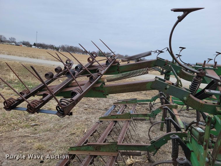 image for item EE0900 1993 John Deere 960 field cultivator