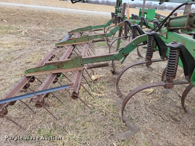 image for item EE0900 1993 John Deere 960 field cultivator