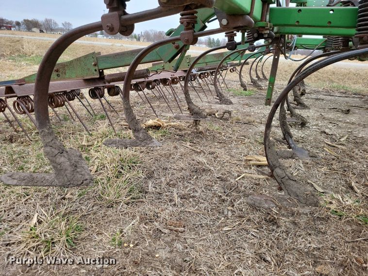 image for item EE0900 1993 John Deere 960 field cultivator