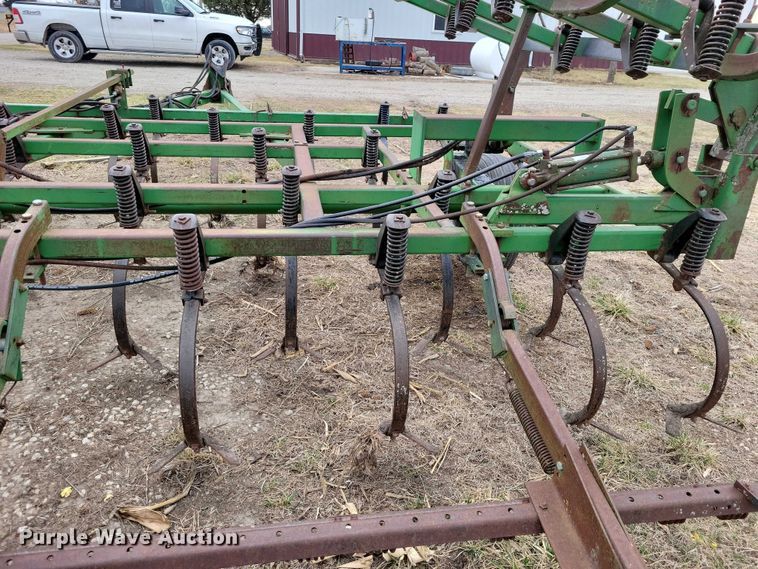 image for item EE0900 1993 John Deere 960 field cultivator