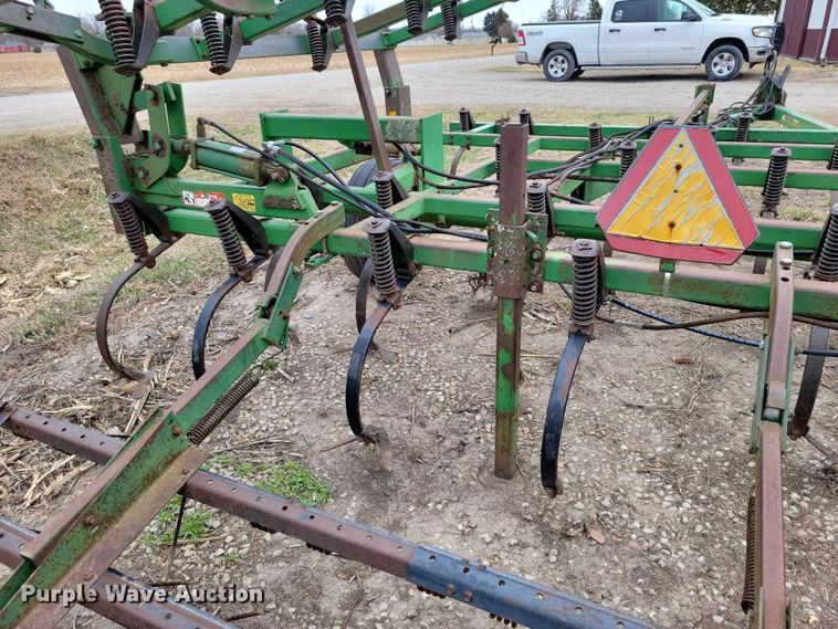 image for item EE0900 1993 John Deere 960 field cultivator