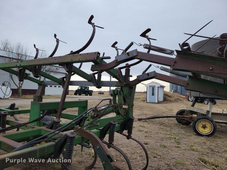 image for item EE0900 1993 John Deere 960 field cultivator