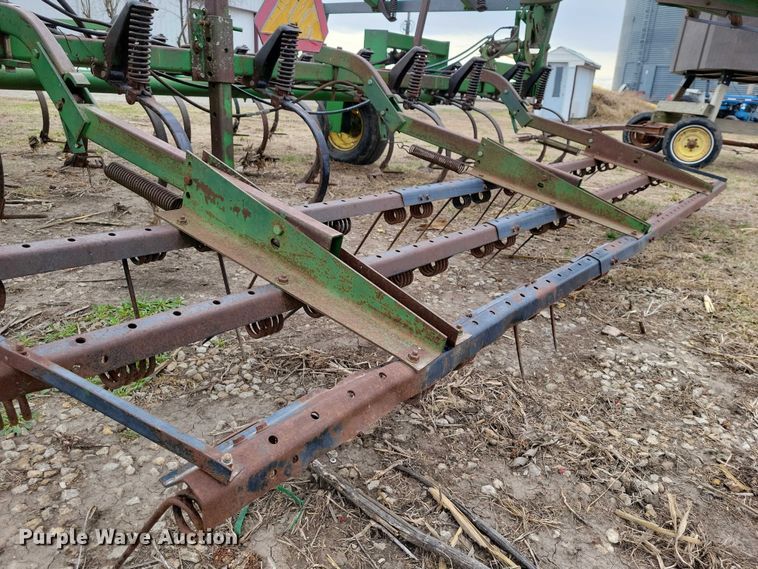 image for item EE0900 1993 John Deere 960 field cultivator