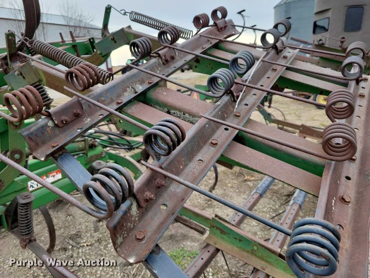 image for item EE0900 1993 John Deere 960 field cultivator