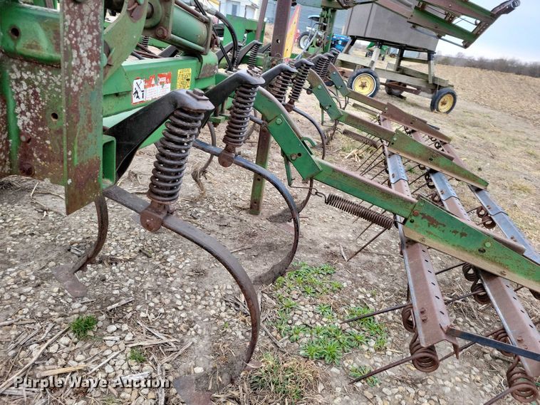 image for item EE0900 1993 John Deere 960 field cultivator