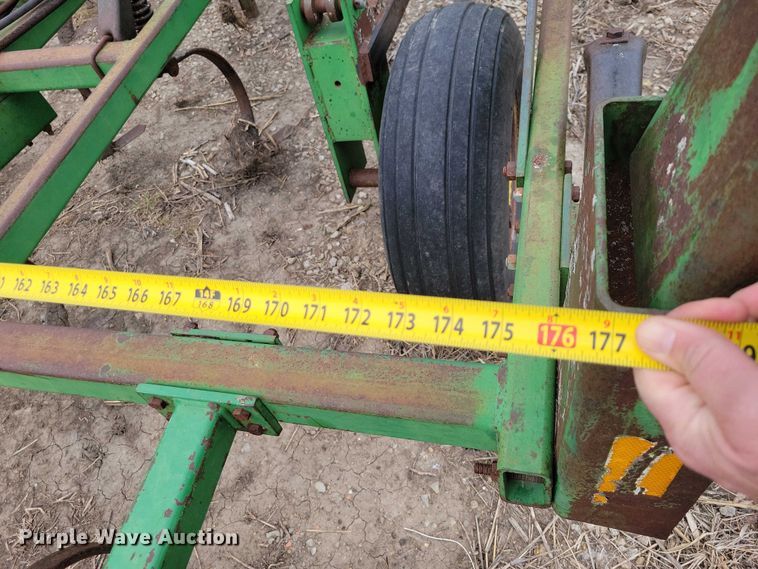 image for item EE0900 1993 John Deere 960 field cultivator