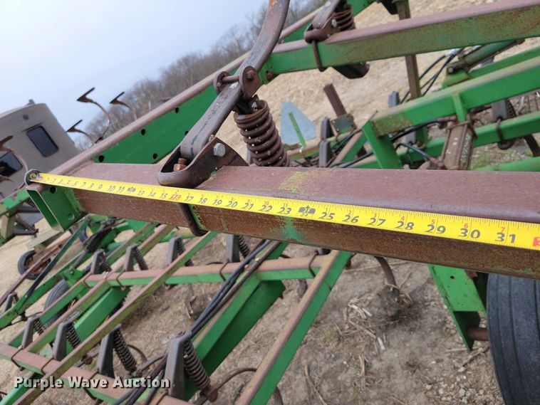 image for item EE0900 1993 John Deere 960 field cultivator