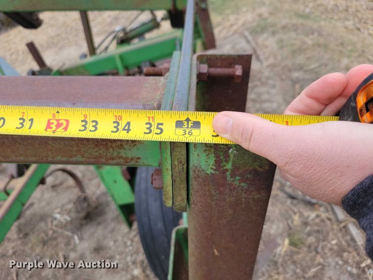 image for item EE0900 1993 John Deere 960 field cultivator