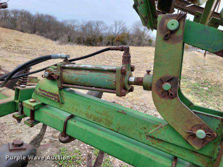 image for item EE0900 1993 John Deere 960 field cultivator