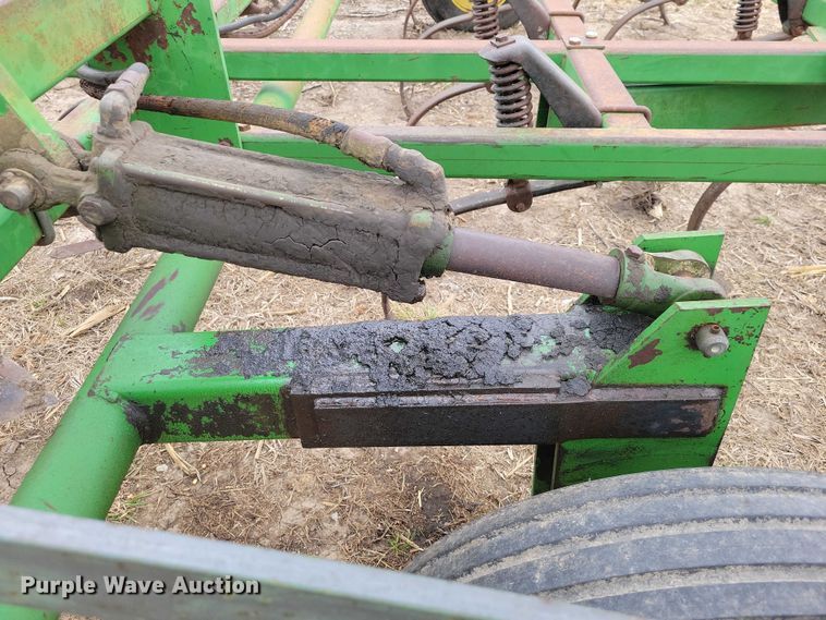 image for item EE0900 1993 John Deere 960 field cultivator