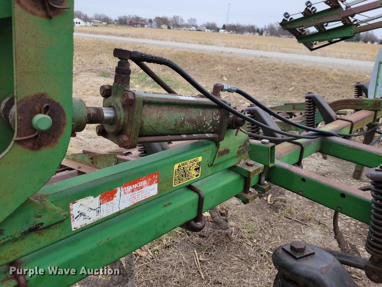 image for item EE0900 1993 John Deere 960 field cultivator