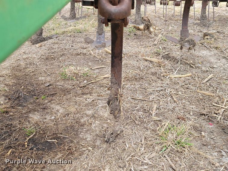 image for item EE0900 1993 John Deere 960 field cultivator