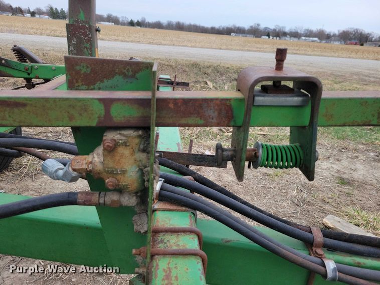 image for item EE0900 1993 John Deere 960 field cultivator