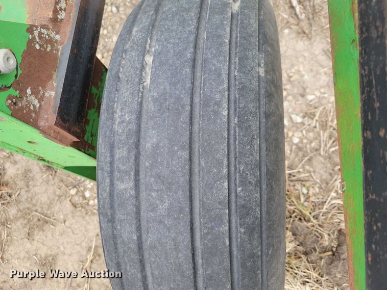 image for item EE0900 1993 John Deere 960 field cultivator