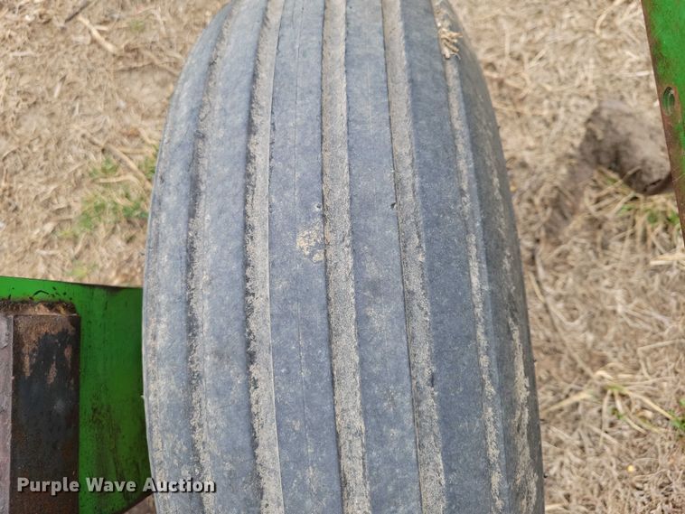 image for item EE0900 1993 John Deere 960 field cultivator