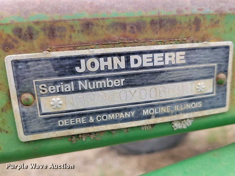 image for item EE0900 1993 John Deere 960 field cultivator