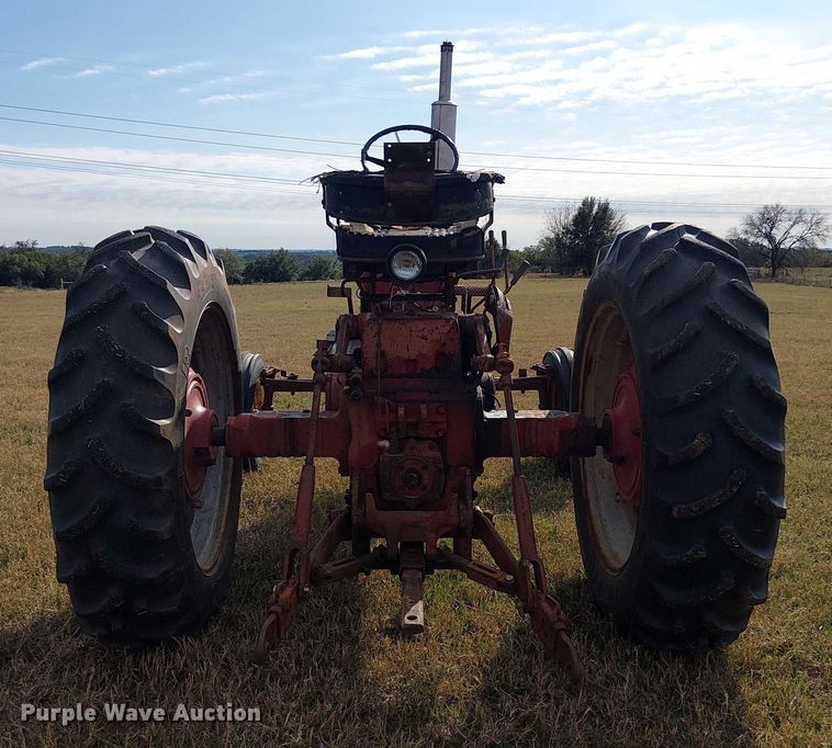 image for item EE1381 1969 International Farmall 656 tractor