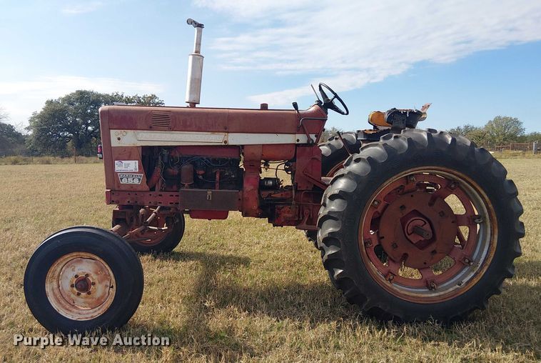 image for item EE1381 1969 International Farmall 656 tractor