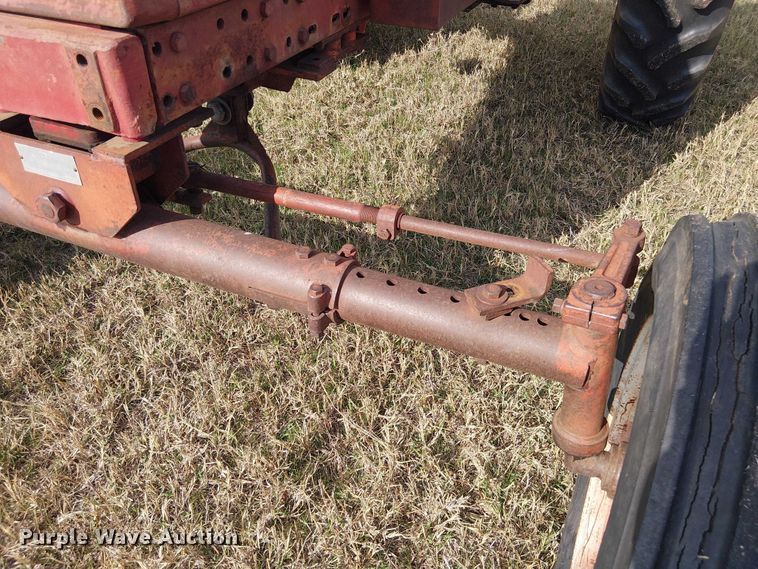 image for item EE1381 1969 International Farmall 656 tractor