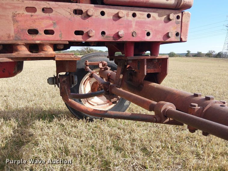 image for item EE1381 1969 International Farmall 656 tractor