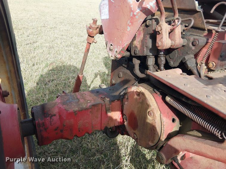 image for item EE1381 1969 International Farmall 656 tractor