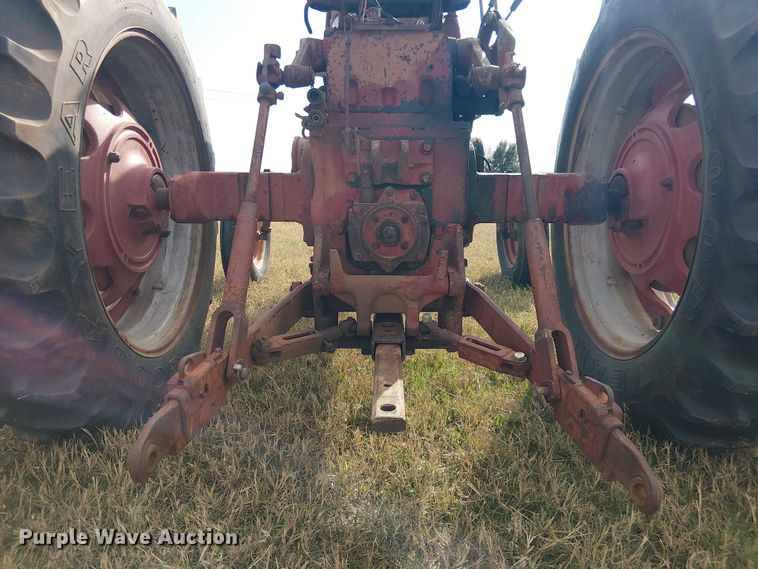 image for item EE1381 1969 International Farmall 656 tractor