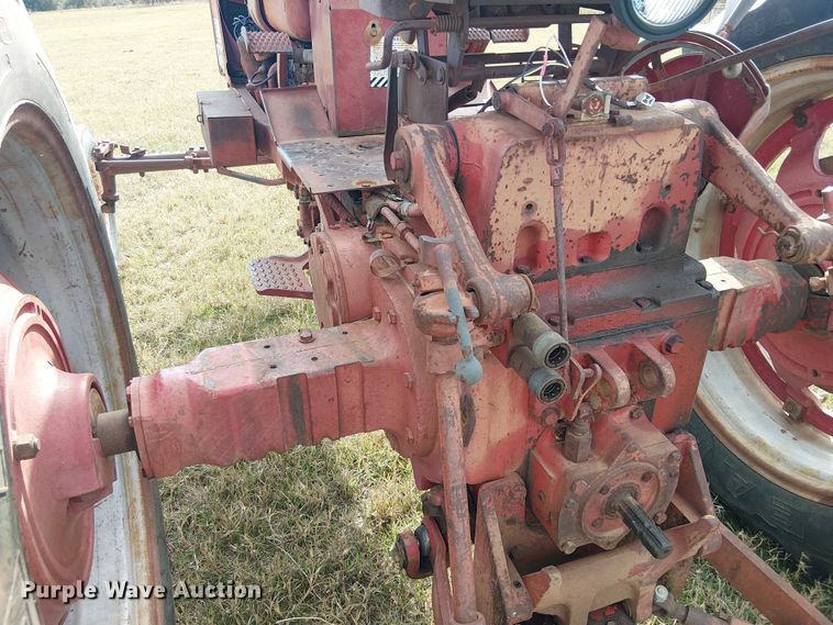 image for item EE1381 1969 International Farmall 656 tractor
