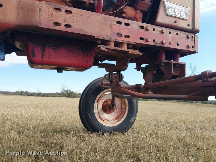image for item EE1381 1969 International Farmall 656 tractor