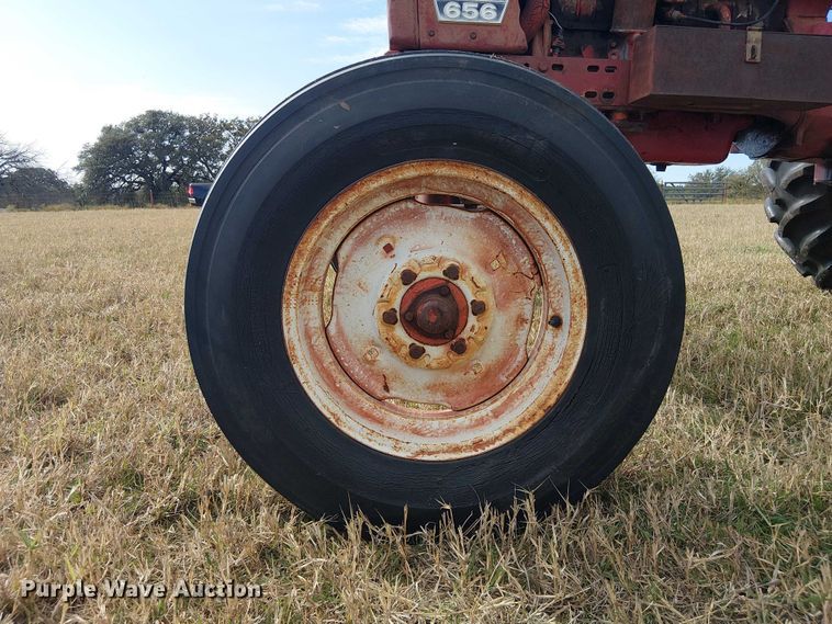 image for item EE1381 1969 International Farmall 656 tractor