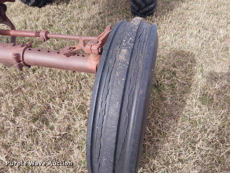 image for item EE1381 1969 International Farmall 656 tractor