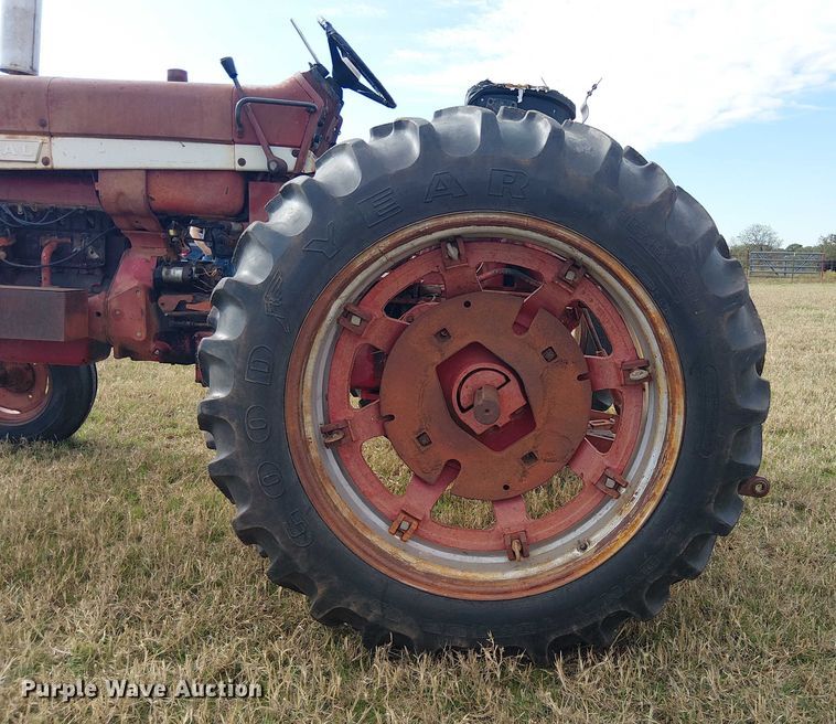 image for item EE1381 1969 International Farmall 656 tractor