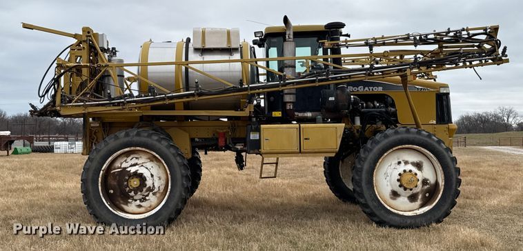 image for item EE3444 2004 RoGator 1264 sprayer
