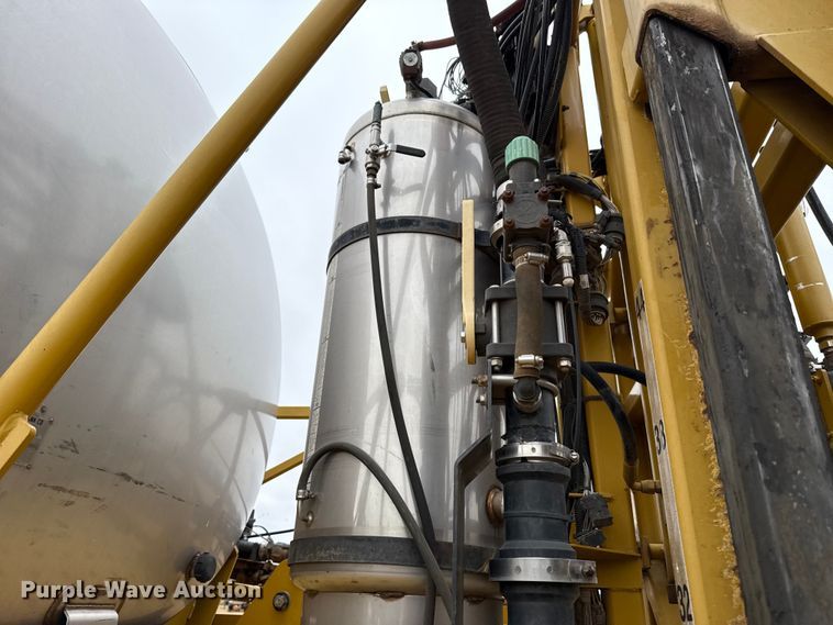 image for item EE3444 2004 RoGator 1264 sprayer