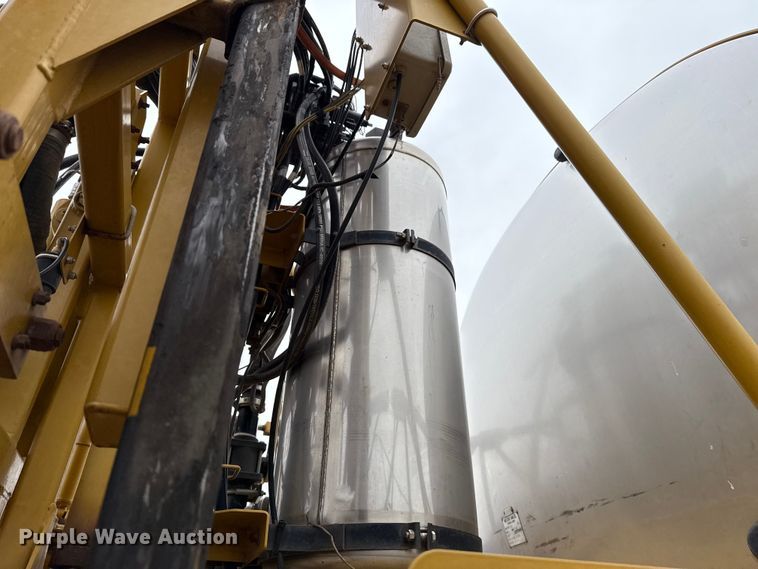 image for item EE3444 2004 RoGator 1264 sprayer