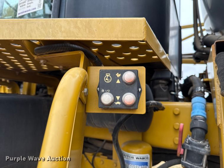 image for item EE3444 2004 RoGator 1264 sprayer