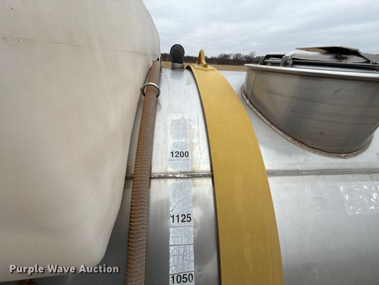 image for item EE3444 2004 RoGator 1264 sprayer