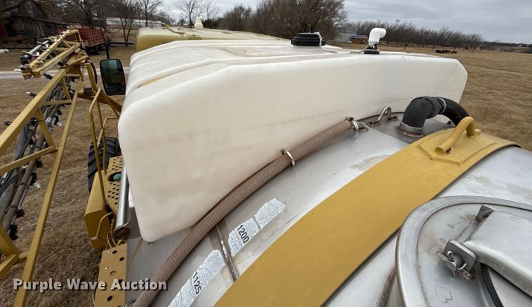 image for item EE3444 2004 RoGator 1264 sprayer